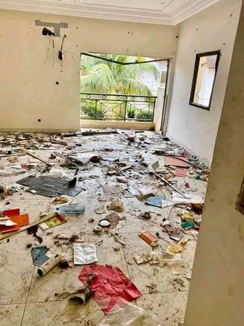 Mali: not much remains of Karim Keita's villa in Bamako. Following the arrest of the president's son people broke into the mansion to take basically everything they could find