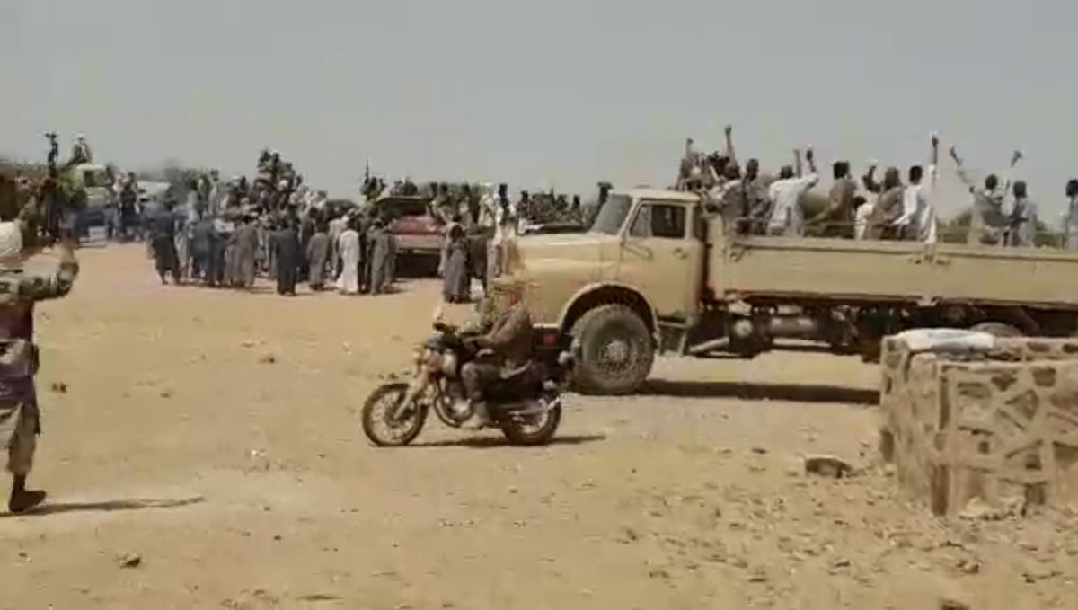 Mali: Screenshots from vidéo showing the arrival of JNIM prisoners convoy released in exchange for the 3 foreign hostages and Malian political leader on October 8th