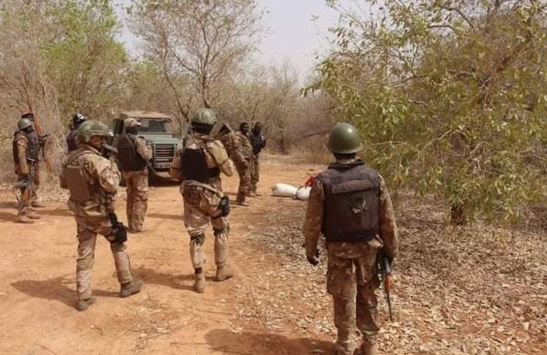 Burkina: The army announces having destroyed a terrorist base, on March 28, in Oursi, Oudalan, following the attack against the @FAMa_DIRPA in Tessit. 12 bodies of militants have been counted, adds the army