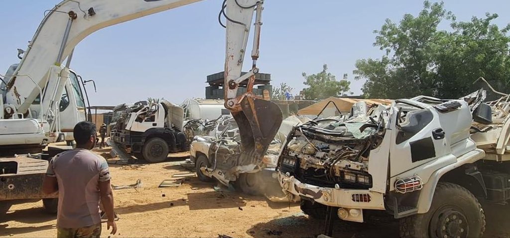 In Mali, UN peacekeepers in Kidal are destroying their own vehicles and abandoning base as other outposts are captured by Tuaregs/JNIM. The junta blames UN for ”compromising security by leaving too early” 