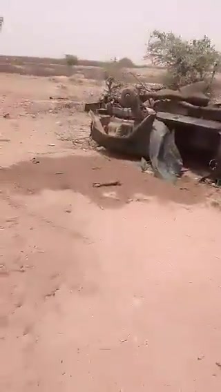 Mali: among the important indicators of activity of jihadist groups is the ability to return to the scene after an IED. Here the jihadists of JNIM AQMI on the Farabougou - Sokolo road we notice the state of the vehicle, demonstration of a controlled charge direction