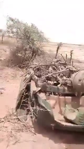 Mali: among the important indicators of activity of jihadist groups is the ability to return to the scene after an IED. Here the jihadists of JNIM AQMI on the Farabougou - Sokolo road we notice the state of the vehicle, demonstration of a controlled charge direction