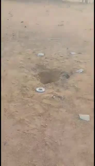 Ataque con drones Mali Kidal a unos 10 kilómetros al norte de Boghassa el 5 de agosto. Según su propia fuente, el objetivo atacado era un civil. Es interesante saber el tipo de munición utilizada dado el pequeño tamaño de los cráteres y los escombros visibles.