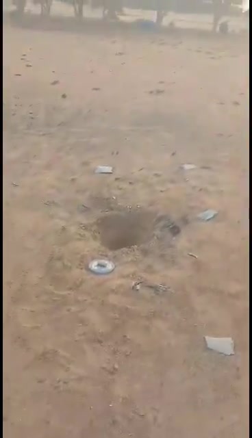 Ataque con drones Mali Kidal a unos 10 kilómetros al norte de Boghassa el 5 de agosto. Según su propia fuente, el objetivo atacado era un civil. Es interesante saber el tipo de munición utilizada dado el pequeño tamaño de los cráteres y los escombros visibles.