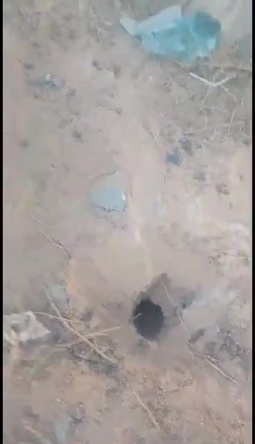 Ataque con drones Mali Kidal a unos 10 kilómetros al norte de Boghassa el 5 de agosto. Según su propia fuente, el objetivo atacado era un civil. Es interesante saber el tipo de munición utilizada dado el pequeño tamaño de los cráteres y los escombros visibles.