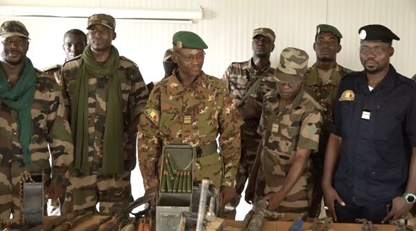 Mali Kidal: Seizure of weapons and ammunition thanks to cooperation between the army and the population. The Malian Armed Forces (FAMa) have carried out a major seizure of weapons and ammunition in the Kidal region, following information provided by the local population. This successful operation highlights the effectiveness of the collaboration between the security forces and the inhabitants of the region.