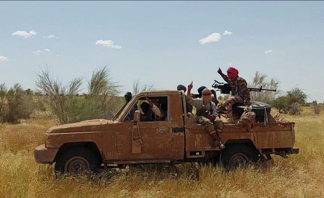 W nowym oświadczeniu dotyczącym wydarzeń w Ber, Timbuktu i Gao, Al-Kaida (JNIM) twierdzi, że zabiła 16 osób i zraniła 26 w Ber, a 5 Rosjan zostało rannych w ostrzale Tim/Gao. Ponadto grupa potwierdziła śmierć pięciu członków, w tym emira jednostki Al-Quds