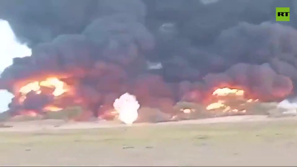 Forças Armadas do Mali lançam ataques com drones contra depósitos de combustível e vários esconderijos de militantes - imagens de mídia social - supostamente visando o JNIM na região de Timbuktu