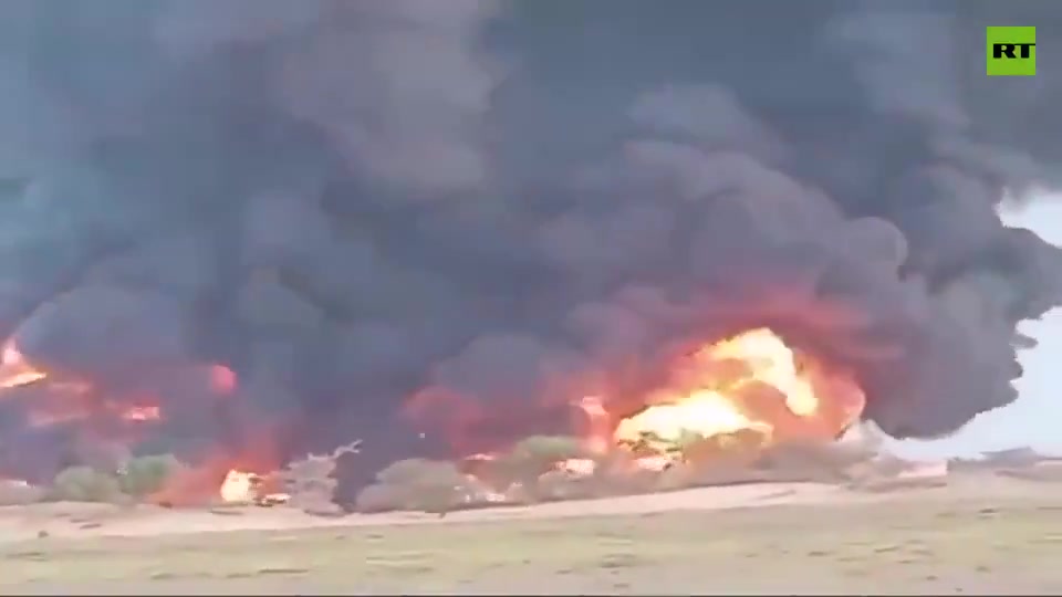 Forças Armadas do Mali lançam ataques com drones contra depósitos de combustível e vários esconderijos de militantes - imagens de mídia social - supostamente visando o JNIM na região de Timbuktu