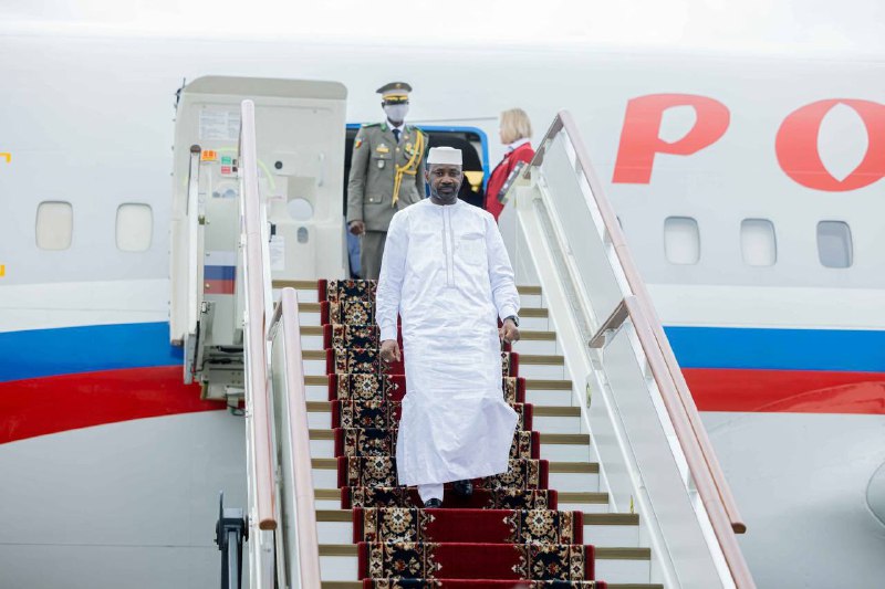 El líder de la junta de Mali llegó a Moscú para reunirse con Putin.