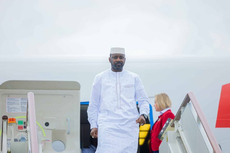 El líder de la junta de Mali llegó a Moscú para reunirse con Putin.