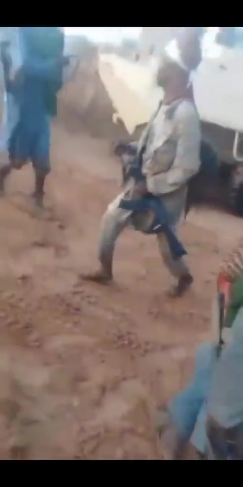 Mali: On the morning of August 19, in a series of coordinated attacks, JNIM militants took control of the Farabougou base (14.9004, -6.1522). Analysis of the images shows that they arrived through the northeast entrance of the base.
