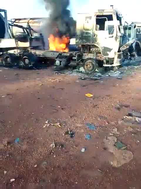 JNIM continues its startegic goal to paralize Mali's economy by targeting fuel supplies. Earlier today (27/9), the group set fire to multiple fuel trucks in Narena (Koulikoro region).  nAs fuel prices rose, averagedly, around 3-4 times, people are limiting their movements