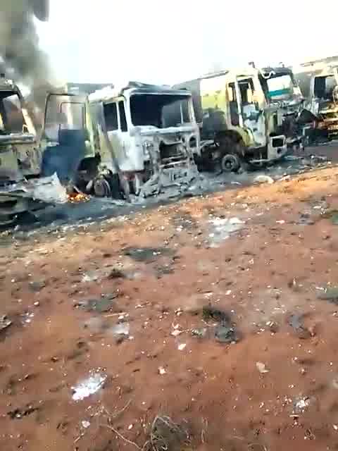 JNIM continues its startegic goal to paralize Mali's economy by targeting fuel supplies. Earlier today (27/9), the group set fire to multiple fuel trucks in Narena (Koulikoro region).  nAs fuel prices rose, averagedly, around 3-4 times, people are limiting their movements