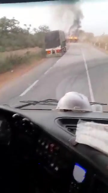 Yesterday in Mali, in the Bougouni region, Al Qaeda's JNIM set fire to more than three tanker trucks between Kadiana and Kolondièba, near the border with Ivory Coast.