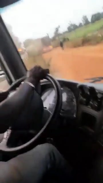 Yesterday in Mali, in the Bougouni region, Al Qaeda's JNIM set fire to more than three tanker trucks between Kadiana and Kolondièba, near the border with Ivory Coast.