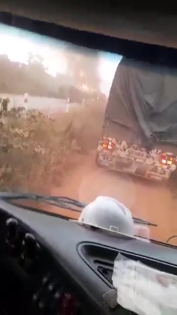 Yesterday in Mali, in the Bougouni region, Al Qaeda's JNIM set fire to more than three tanker trucks between Kadiana and Kolondièba, near the border with Ivory Coast.
