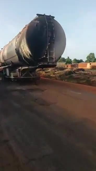 Jnım militants returned to show the burned tankers. As far as I can count, 41 fuel tankers were burned in the ambush between Zegoua and Sikasso