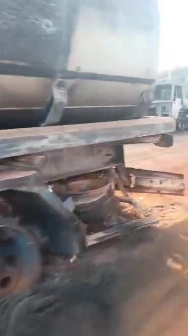 Jnım militants returned to show the burned tankers. As far as I can count, 41 fuel tankers were burned in the ambush between Zegoua and Sikasso