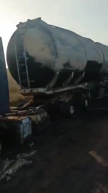 Jnım militants returned to show the burned tankers. As far as I can count, 41 fuel tankers were burned in the ambush between Zegoua and Sikasso