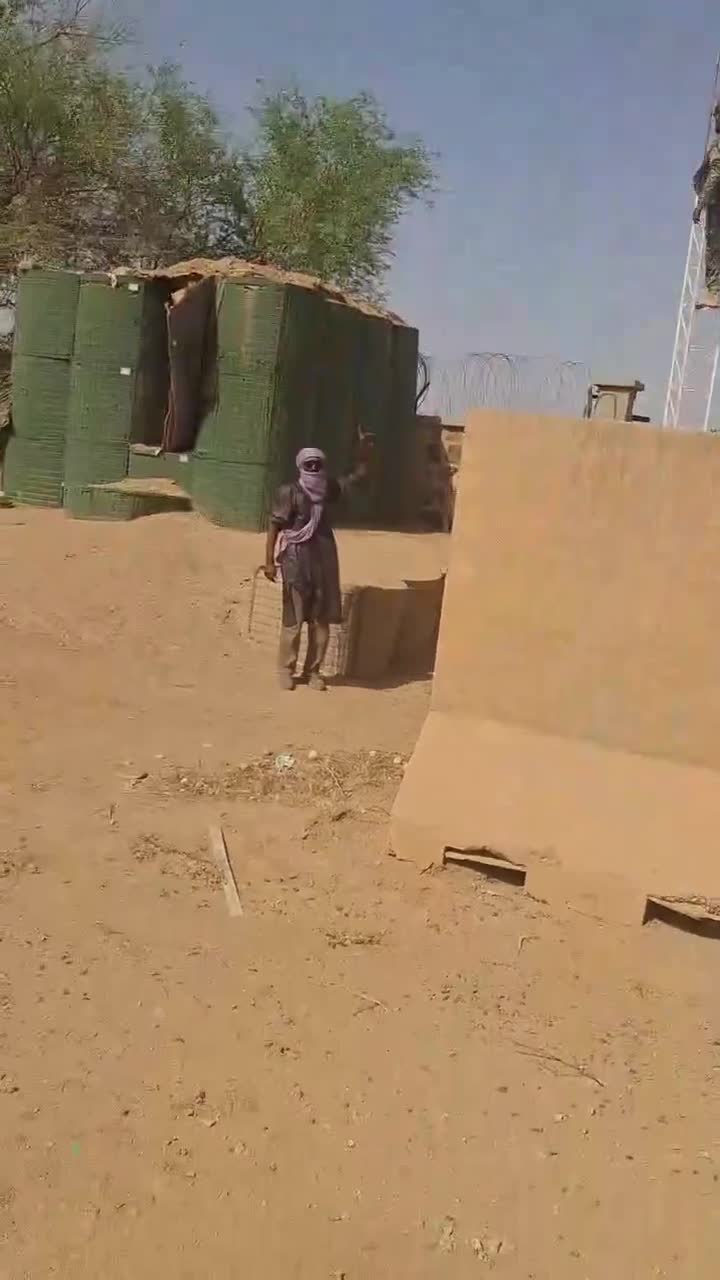 FLA inside FAMA base in Amachach, near Tessalit (Northern Kidal countryside)