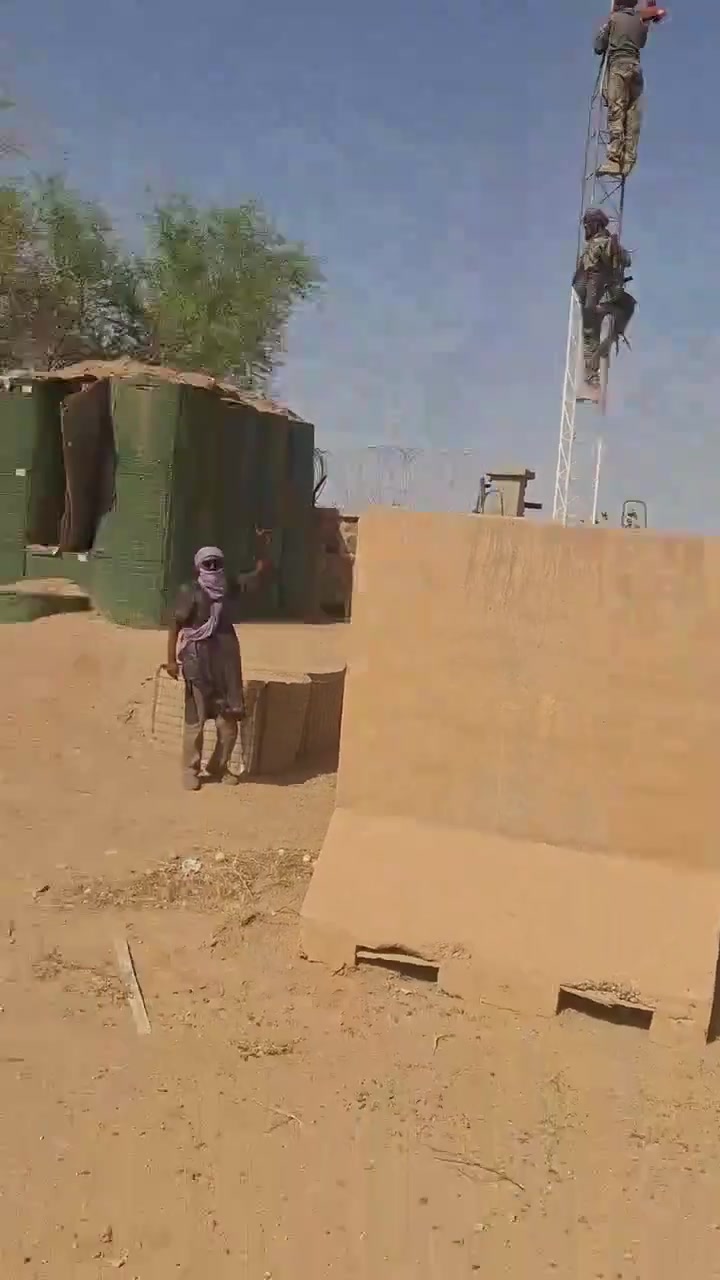 FLA inside FAMA base in Amachach, near Tessalit (Northern Kidal countryside)