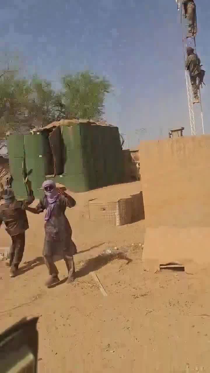 FLA inside FAMA base in Amachach, near Tessalit (Northern Kidal countryside)