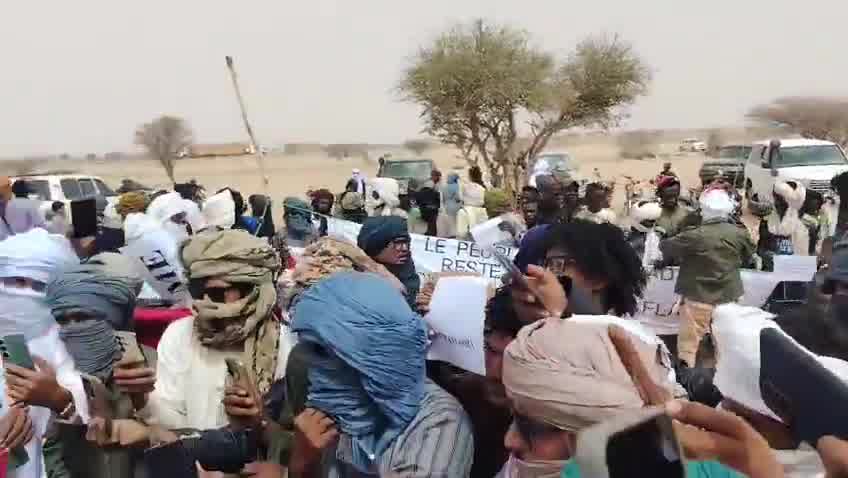 Demonstrations took place in Telhandak in the Kidal region this morning, May 24, 2026, to protest violations committed by the Malian army and the Russian Africa Corps against civilians in Azawad, as well as the use of banned cluster munitions during recent operations in Kidal and Timbuktu.