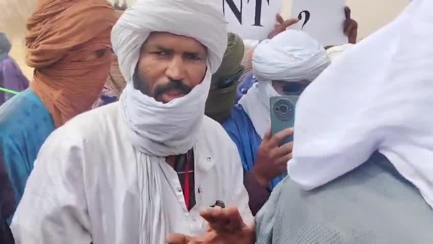 Demonstrations took place in Telhandak in the Kidal region this morning, May 24, 2026, to protest violations committed by the Malian army and the Russian Africa Corps against civilians in Azawad, as well as the use of banned cluster munitions during recent operations in Kidal and Timbuktu.
