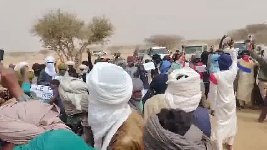 Demonstrations took place in Telhandak in the Kidal region this morning, May 24, 2026, to protest violations committed by the Malian army and the Russian Africa Corps against civilians in Azawad, as well as the use of banned cluster munitions during recent operations in Kidal and Timbuktu.