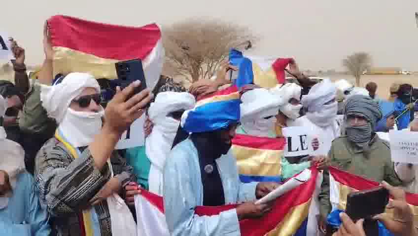 Demonstrations took place in Telhandak in the Kidal region this morning, May 24, 2026, to protest violations committed by the Malian army and the Russian Africa Corps against civilians in Azawad, as well as the use of banned cluster munitions during recent operations in Kidal and Timbuktu.