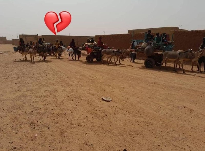 Kämpfer des Islamischen Staates verübten eine Massenmord in Nord-Mali. Die Milizen griffen mindestens fünf Dörfer und Weidegebiete in der Region Menaka an. Vorläufige Angaben deuten darauf hin, dass mindestens 50 Menschen, darunter Kinder und ältere, durch die Jihadisten getötet wurden. Die Opfer gehörten zur Tuareg-Gemeinschaft Doussahak. Die Jihadisten setzten Häuser in Brand und stahlen Vieh. Hunderte Zivilisten wurden gezwungen, nach Menaka zu fliehen. Mögliche Motive für den Angriff sind Verdacht, dass lokale Einwohner Informationen an Regierungstruppen über die Positionen des IS weitergaben. Vertreter der Gemeinschaft sollen den malischen Streitkräften den Standort der Basis der Gruppe, etwa 65 km von Menaka entfernt, mitgeteilt hatten, die daraufhin angegriffen wurde.